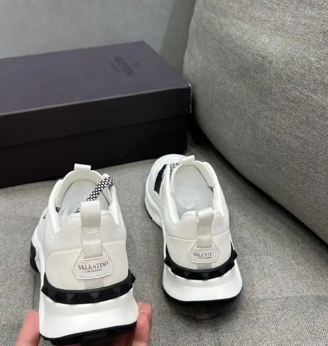 hype Valentino Sneakers