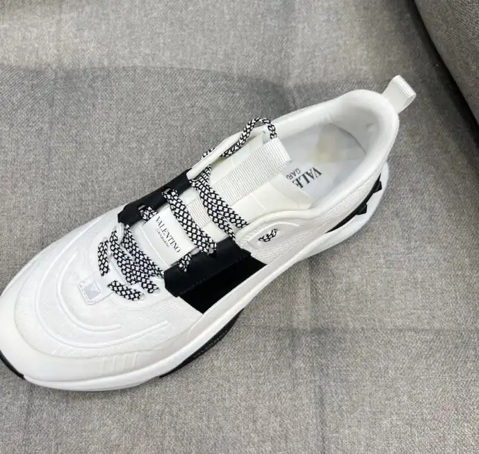 hype Valentino Sneakers