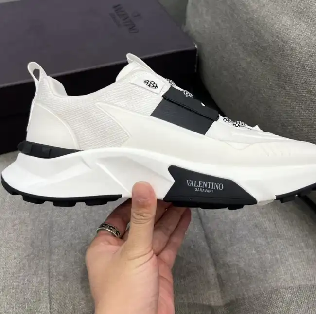 hype Valentino Sneakers