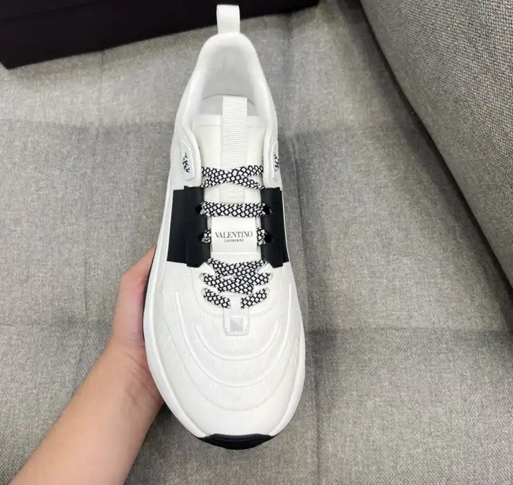 hype Valentino Sneakers