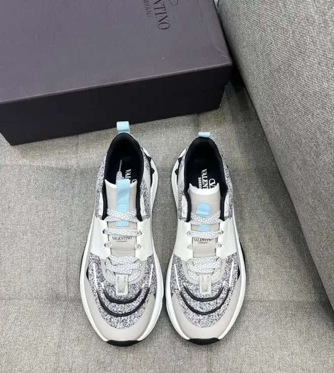 hype Valentino Sneakers