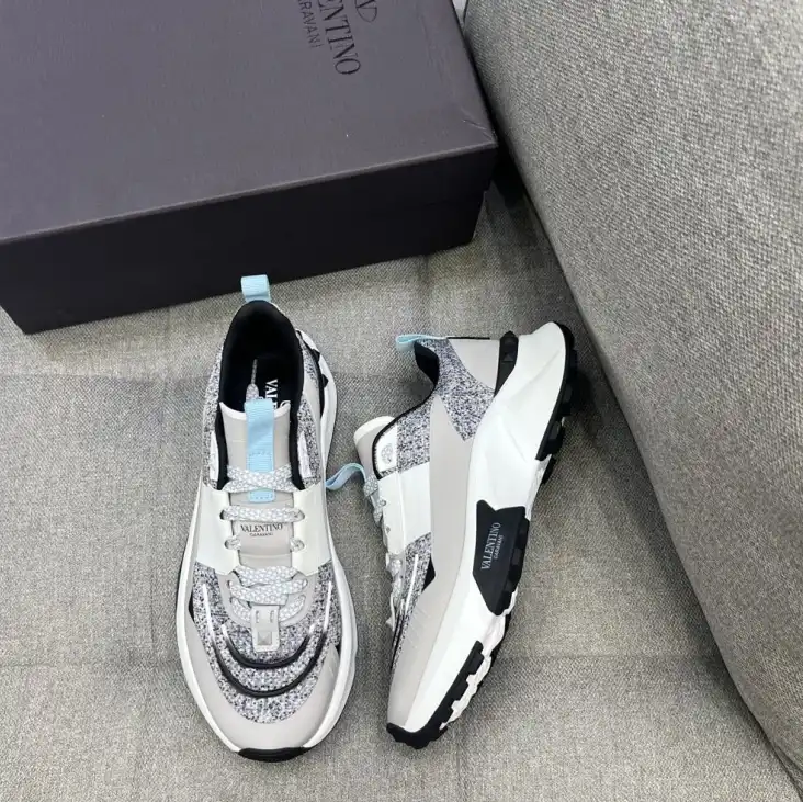 hype Valentino Sneakers