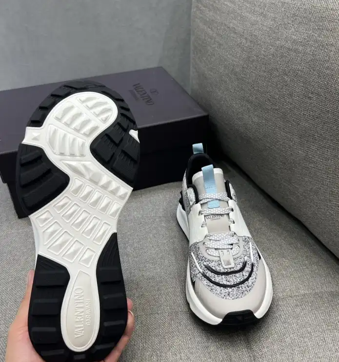 hype Valentino Sneakers