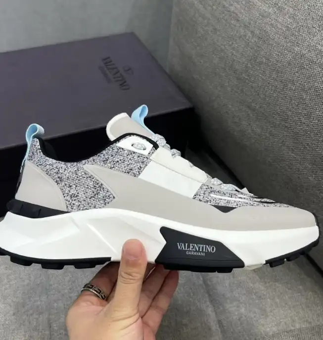 hype Valentino Sneakers