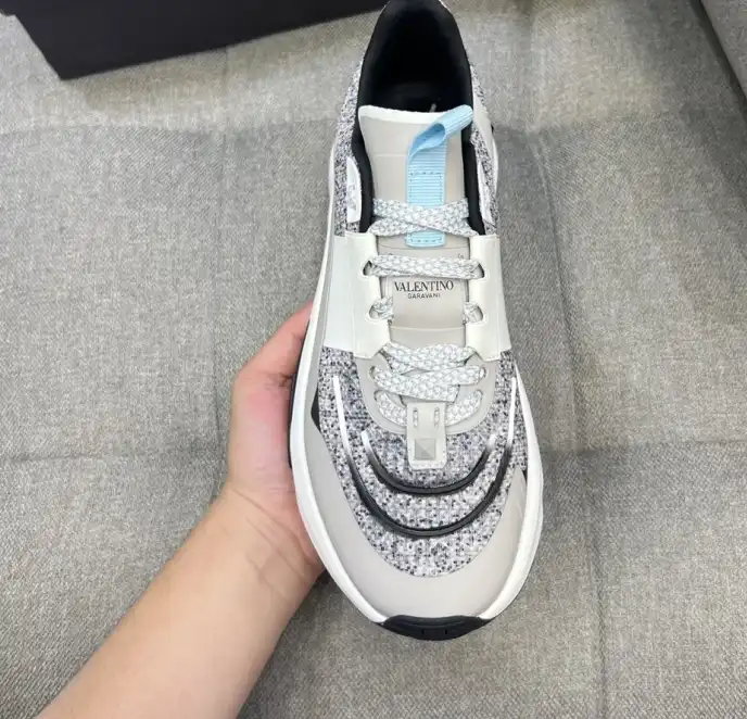 hype Valentino Sneakers