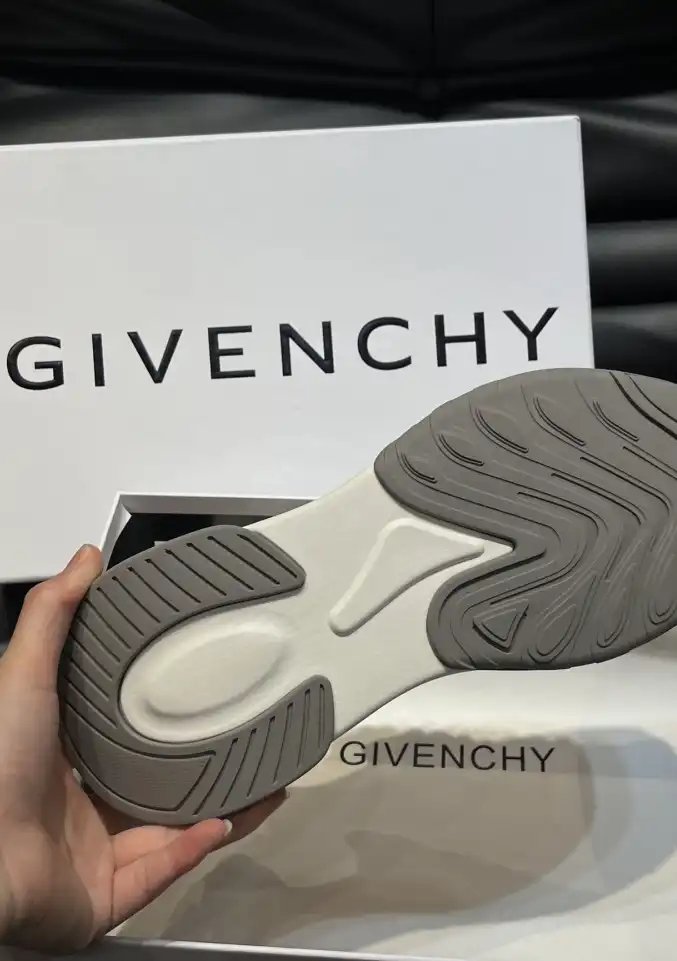 hype Givenchy Sneakers