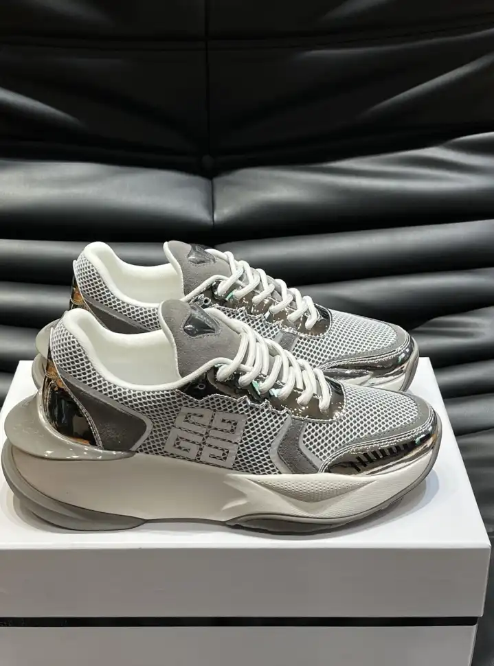 hype Givenchy Sneakers