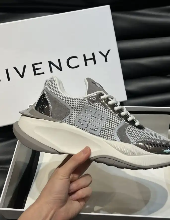 hype Givenchy Sneakers