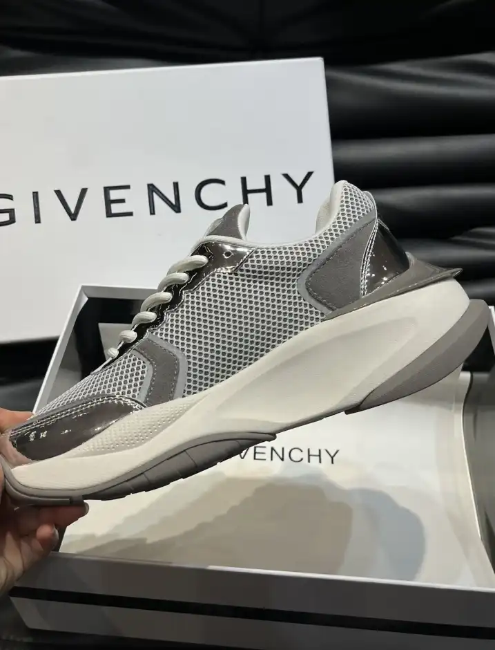 hype Givenchy Sneakers