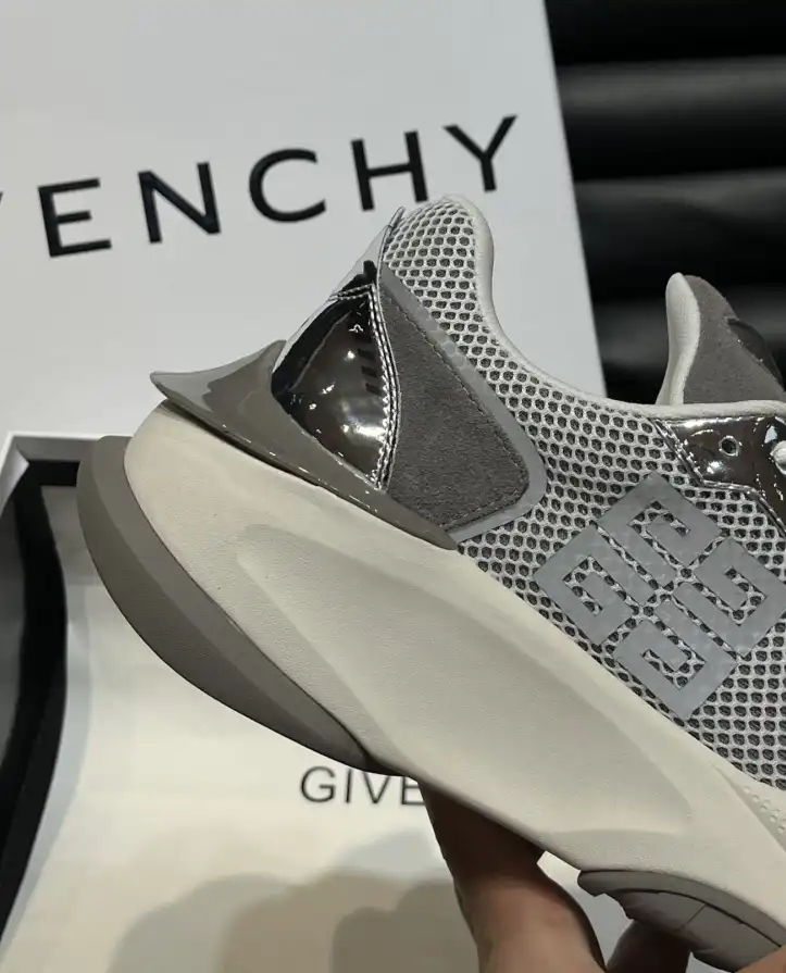 hype Givenchy Sneakers