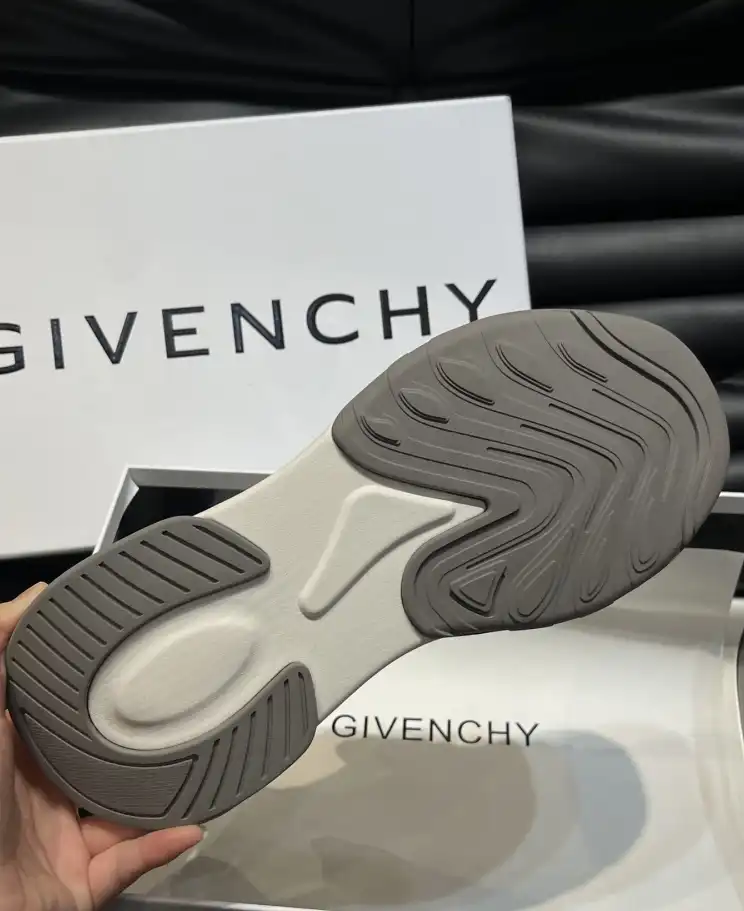 hype Givenchy Sneakers