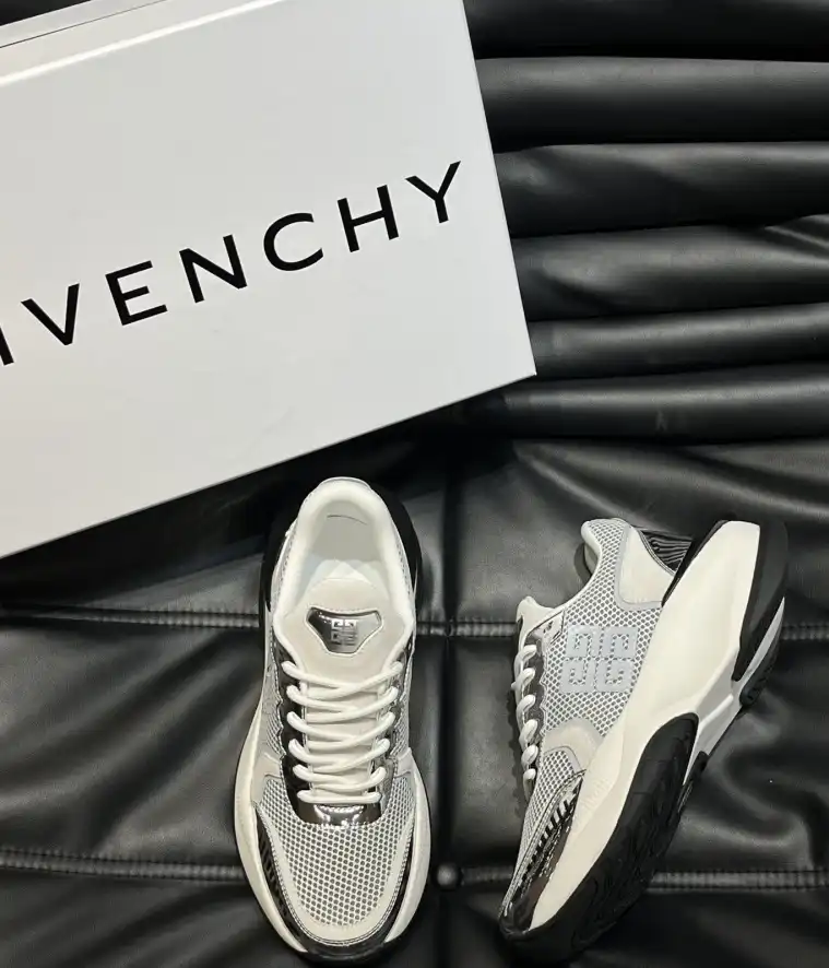 hype Givenchy Sneakers