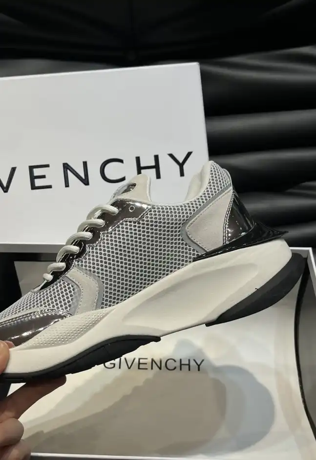 hype Givenchy Sneakers