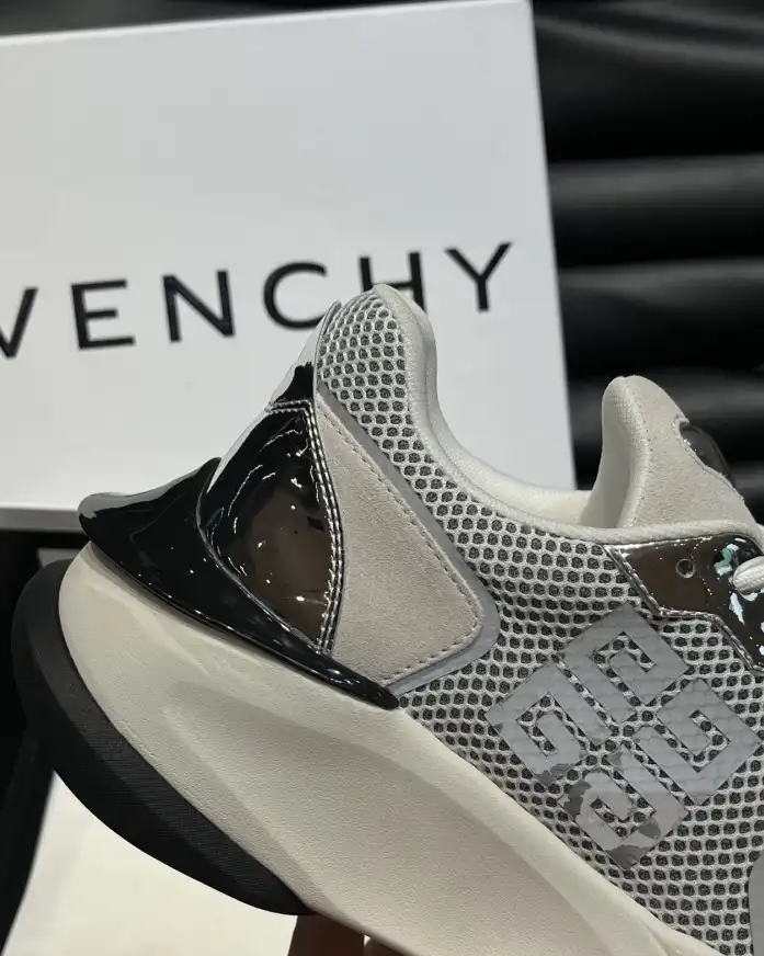 hype Givenchy Sneakers