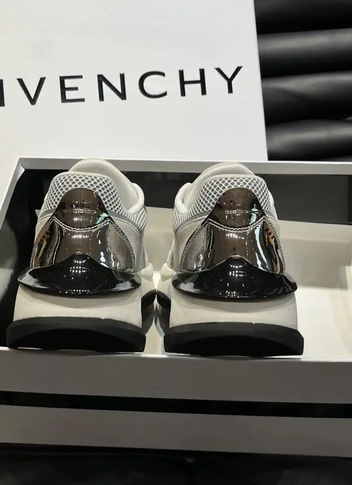 hype Givenchy Sneakers