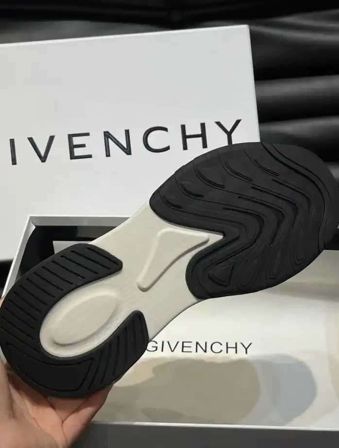 hype Givenchy Sneakers