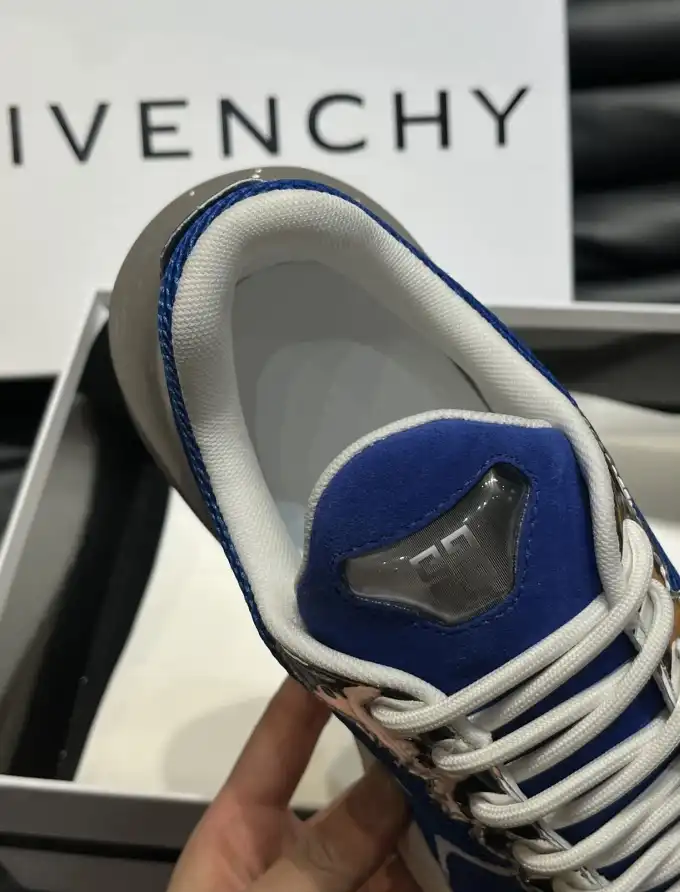 hype Givenchy Sneakers