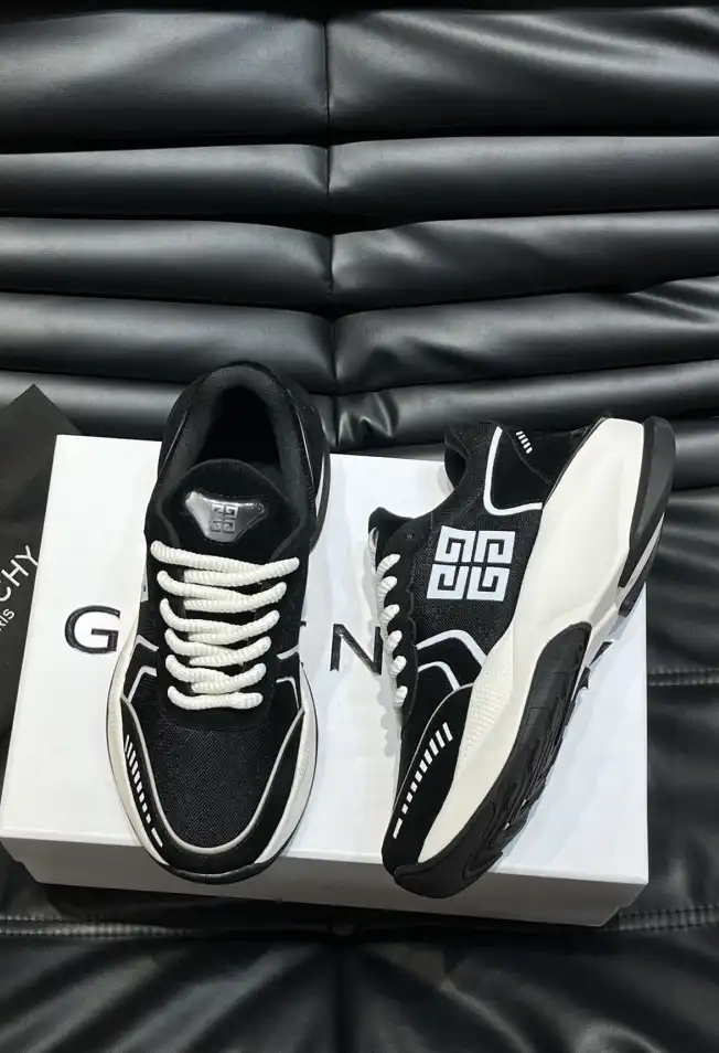 hype Givenchy Sneakers