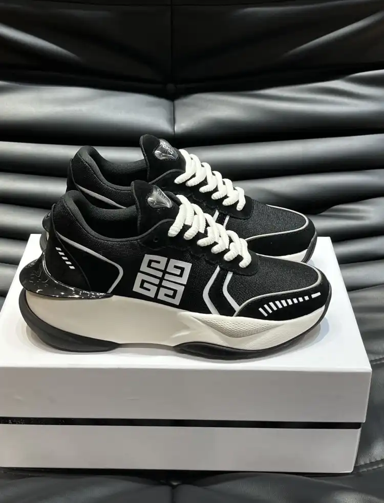 hype Givenchy Sneakers