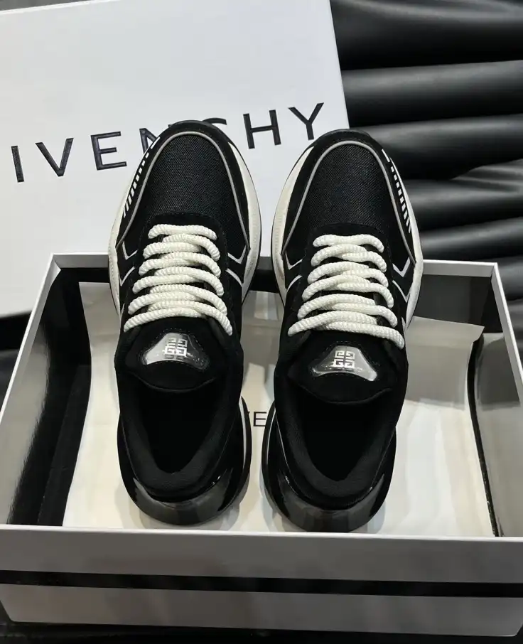 hype Givenchy Sneakers