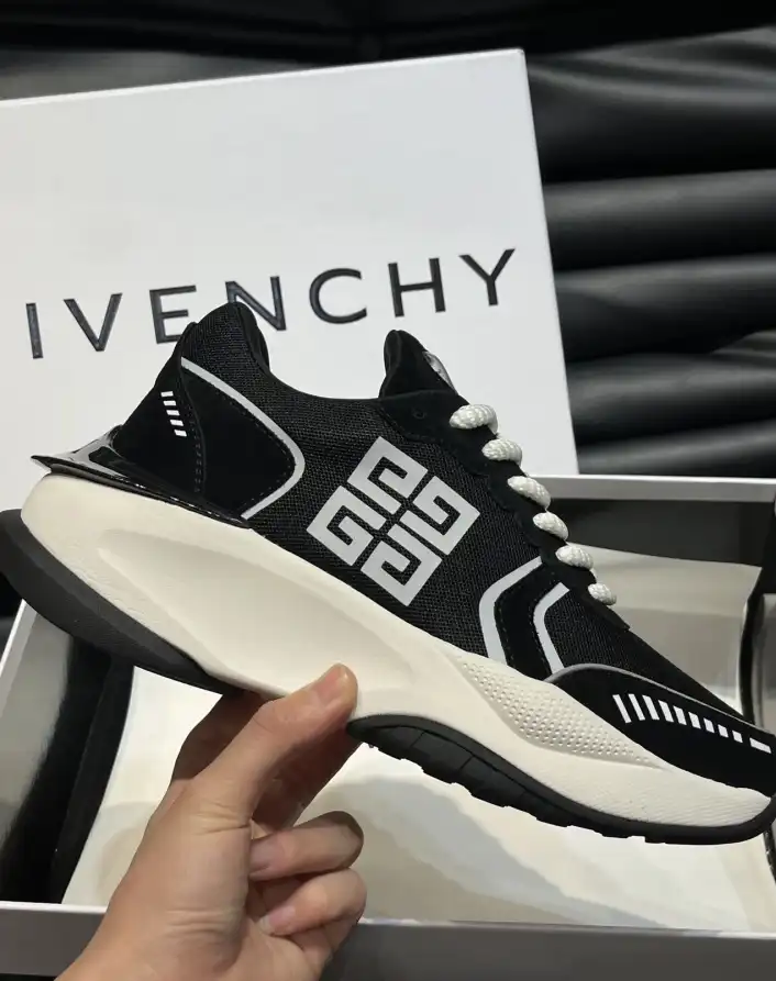 hype Givenchy Sneakers