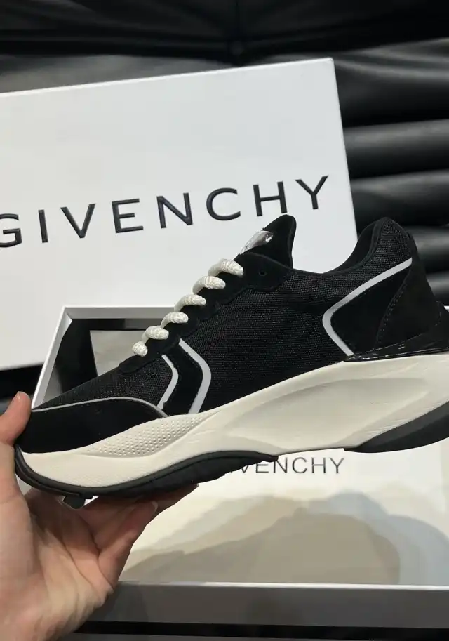 hype Givenchy Sneakers