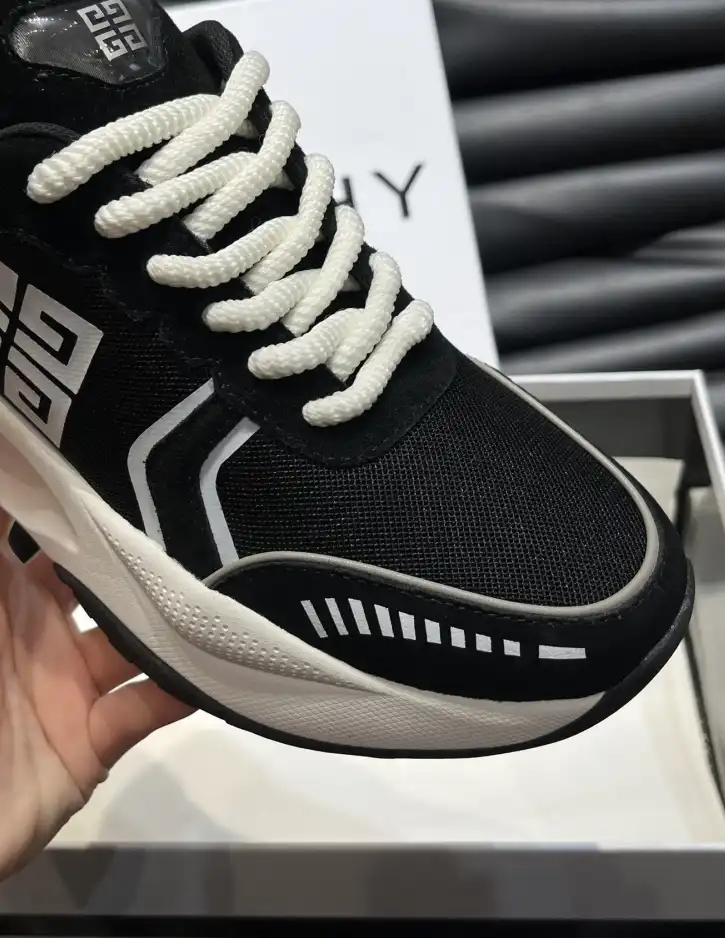 hype Givenchy Sneakers