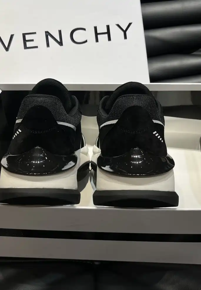 hype Givenchy Sneakers