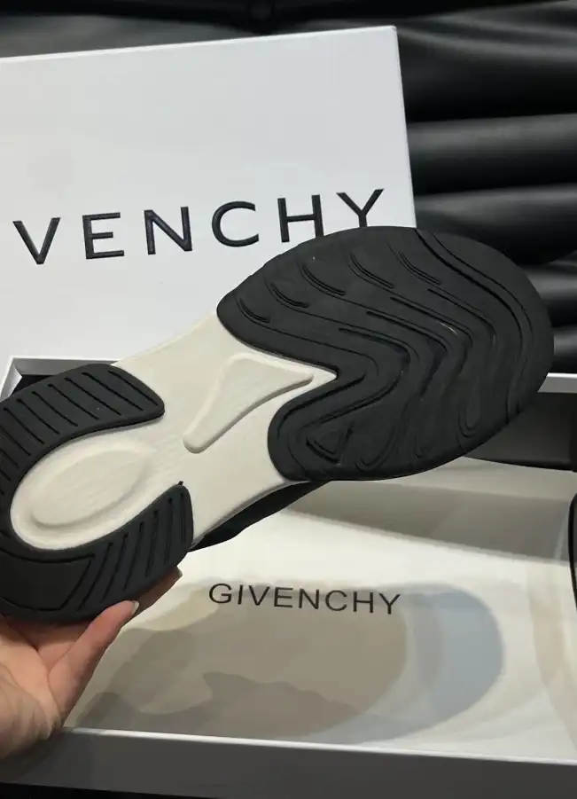 hype Givenchy Sneakers