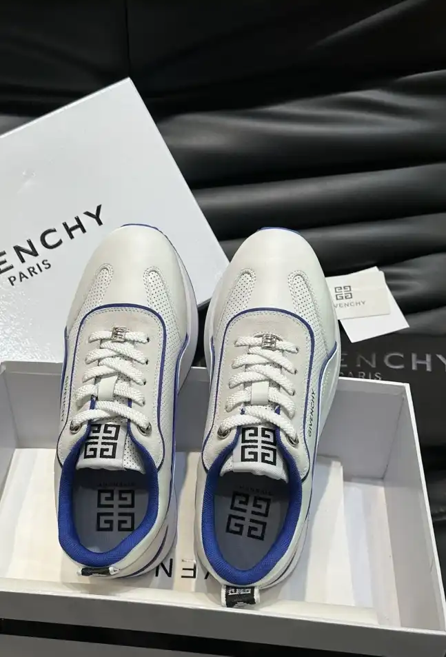 hype Givenchy Sneakers