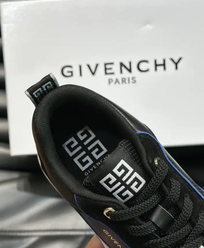 hype Givenchy Sneakers