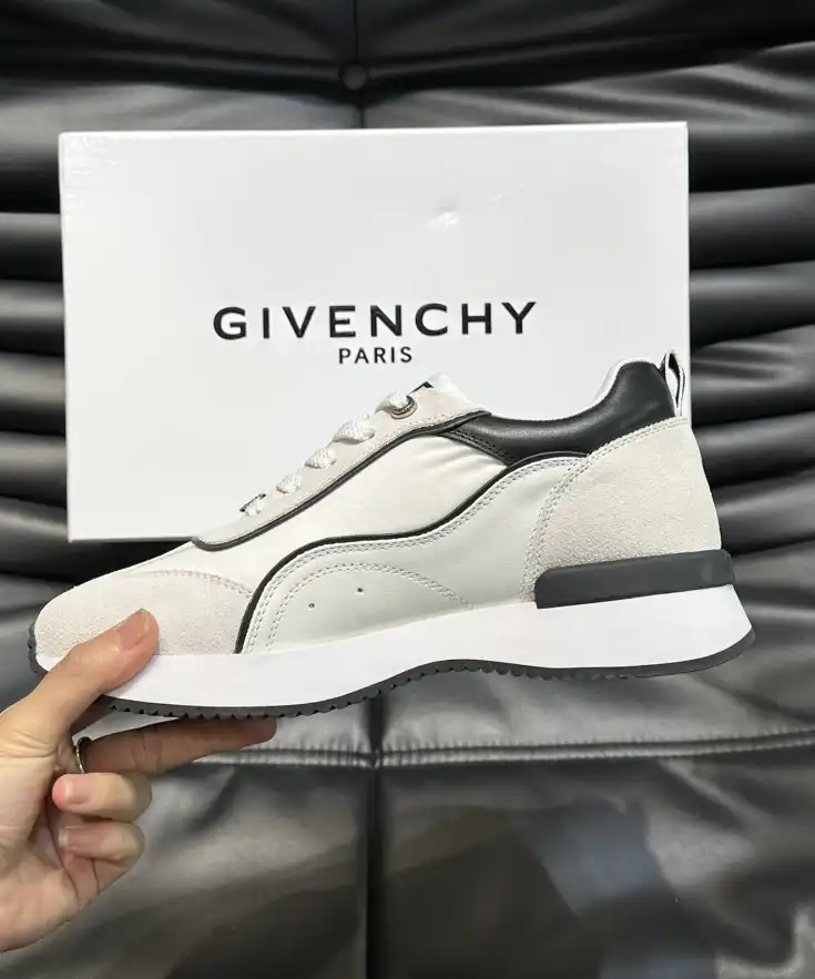 hype Givenchy Sneakers