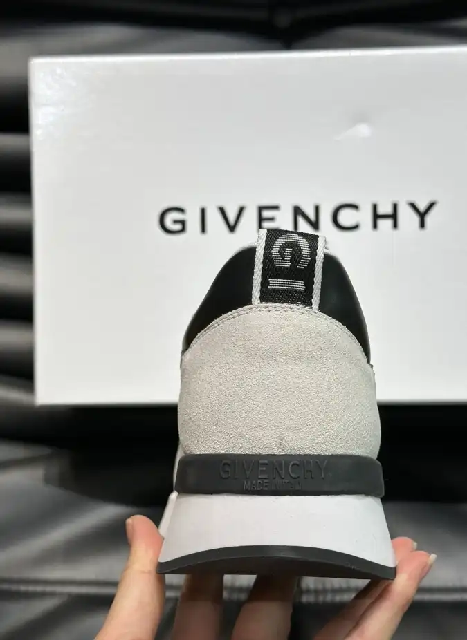 hype Givenchy Sneakers