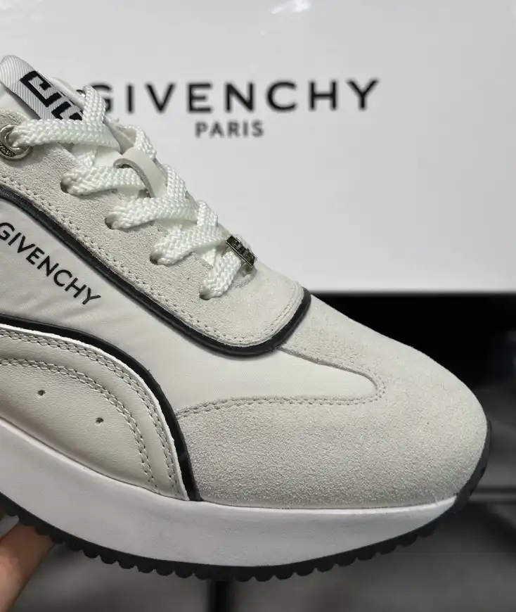 hype Givenchy Sneakers