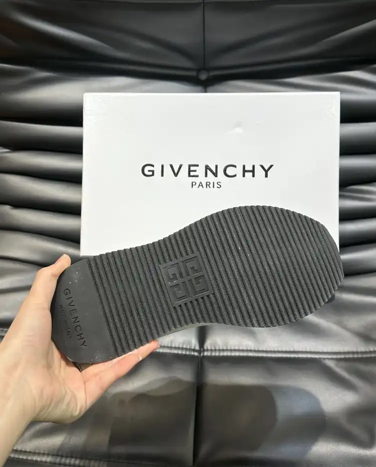 hype Givenchy Sneakers