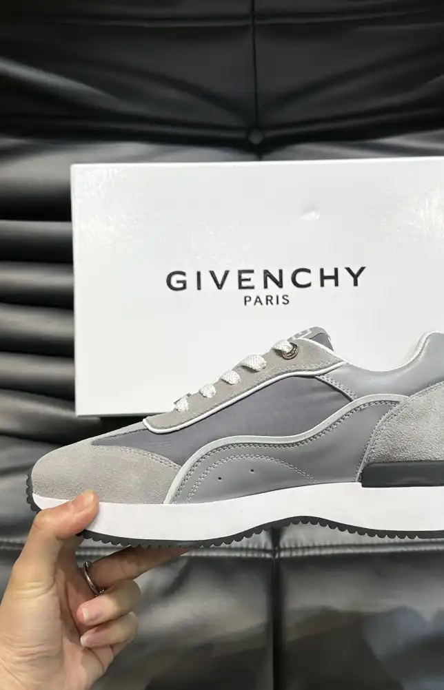 hype Givenchy Sneakers