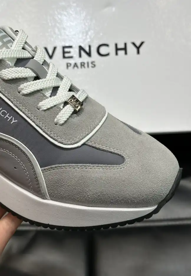 hype Givenchy Sneakers