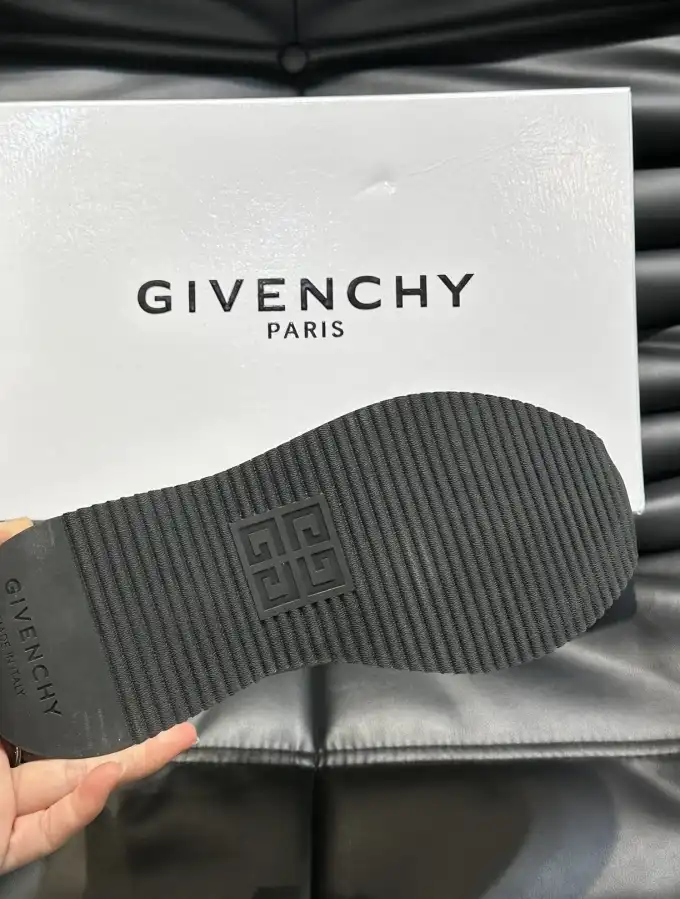 hype Givenchy Sneakers