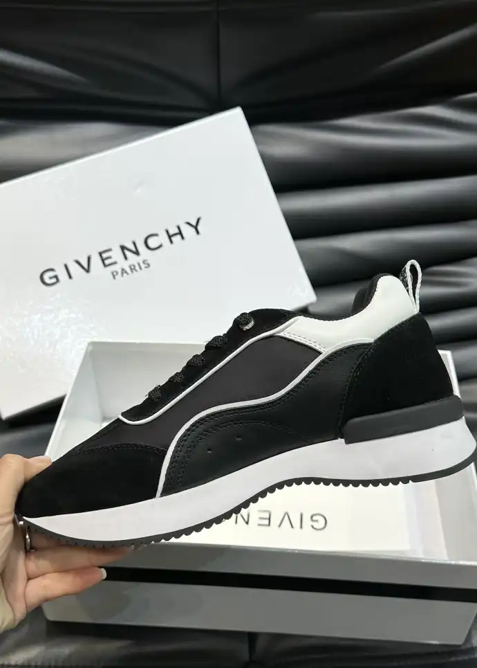 hype Givenchy Sneakers