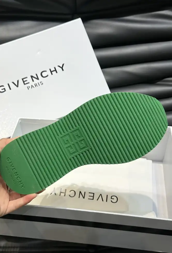 hype Givenchy Sneakers