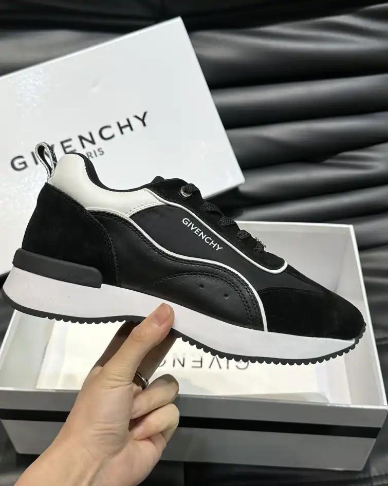 hype Givenchy Sneakers