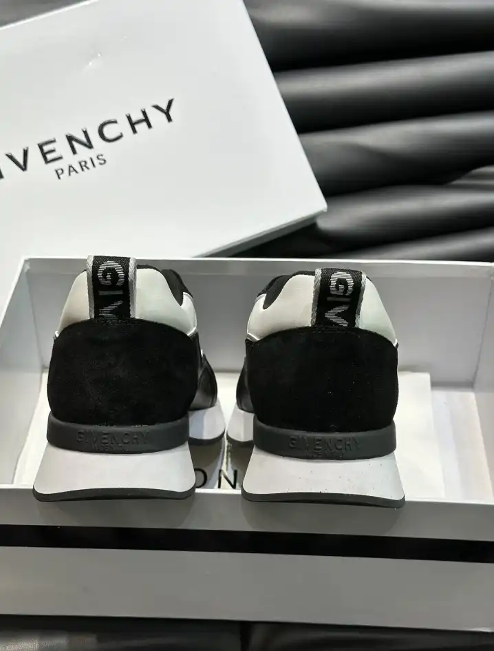 hype Givenchy Sneakers