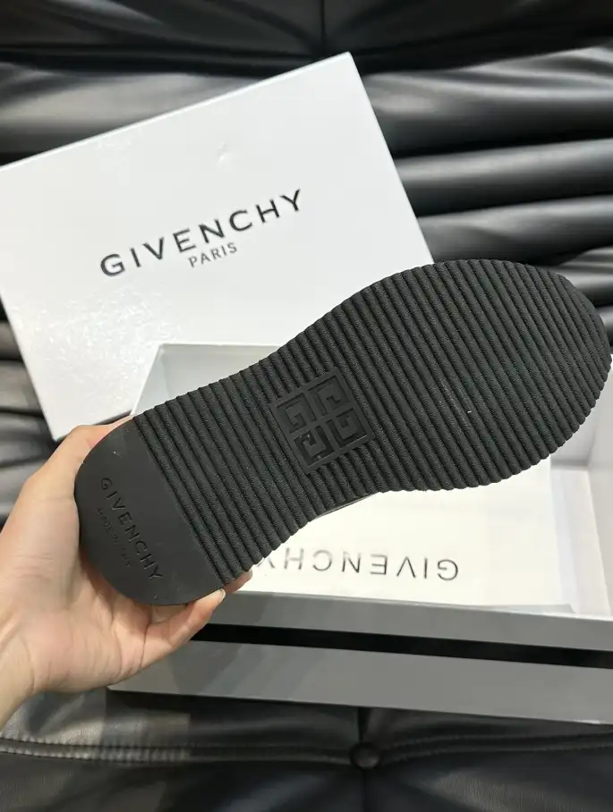 hype Givenchy Sneakers