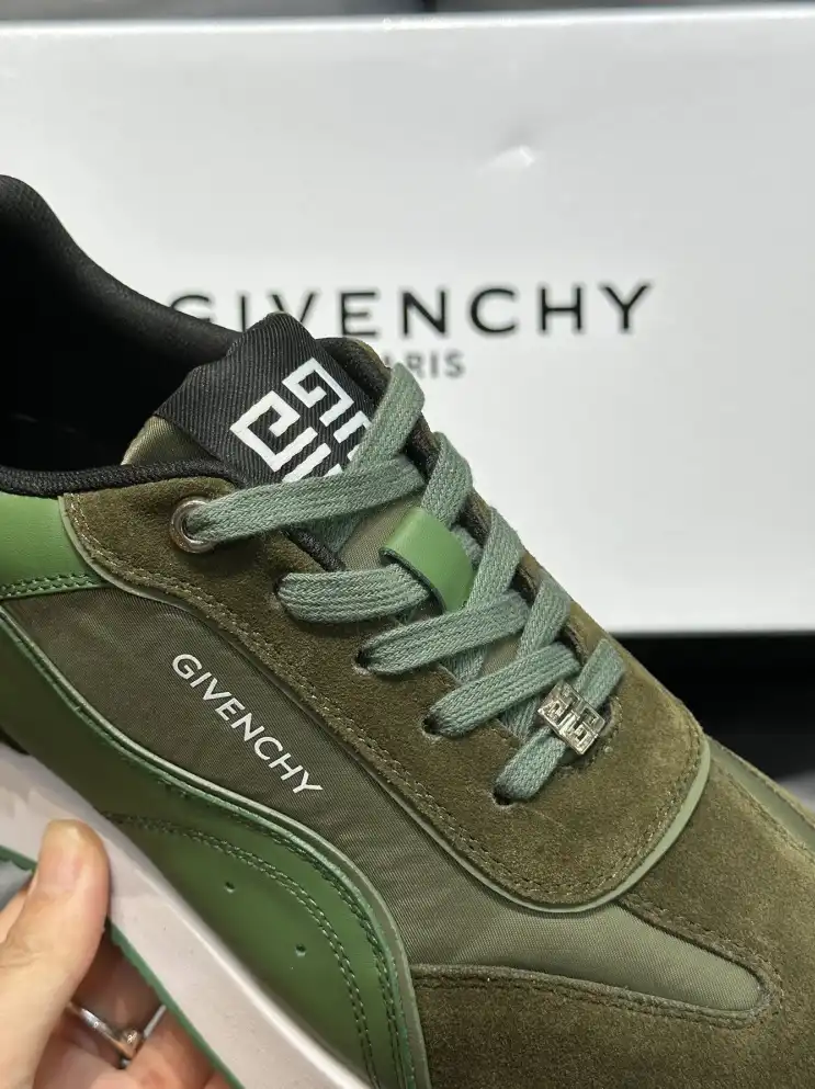 hype Givenchy Sneakers