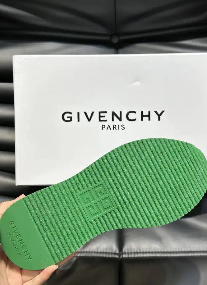 hype Givenchy Sneakers