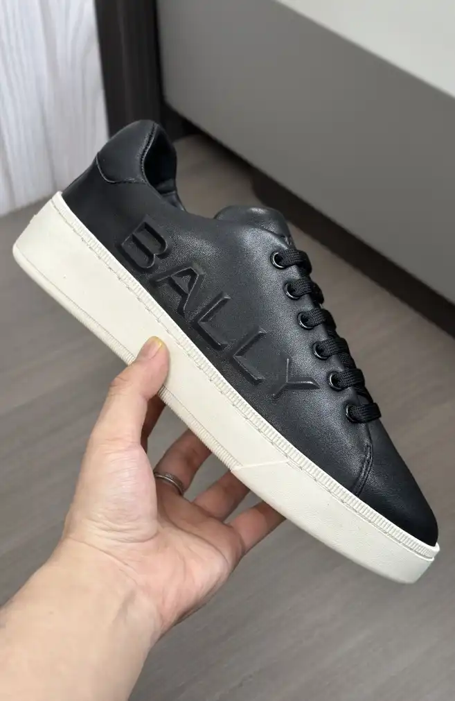 hype Burberry Sneakers