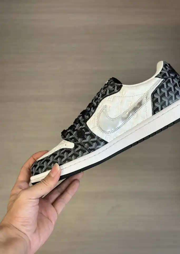 hype Louis Vuitton Sneakers