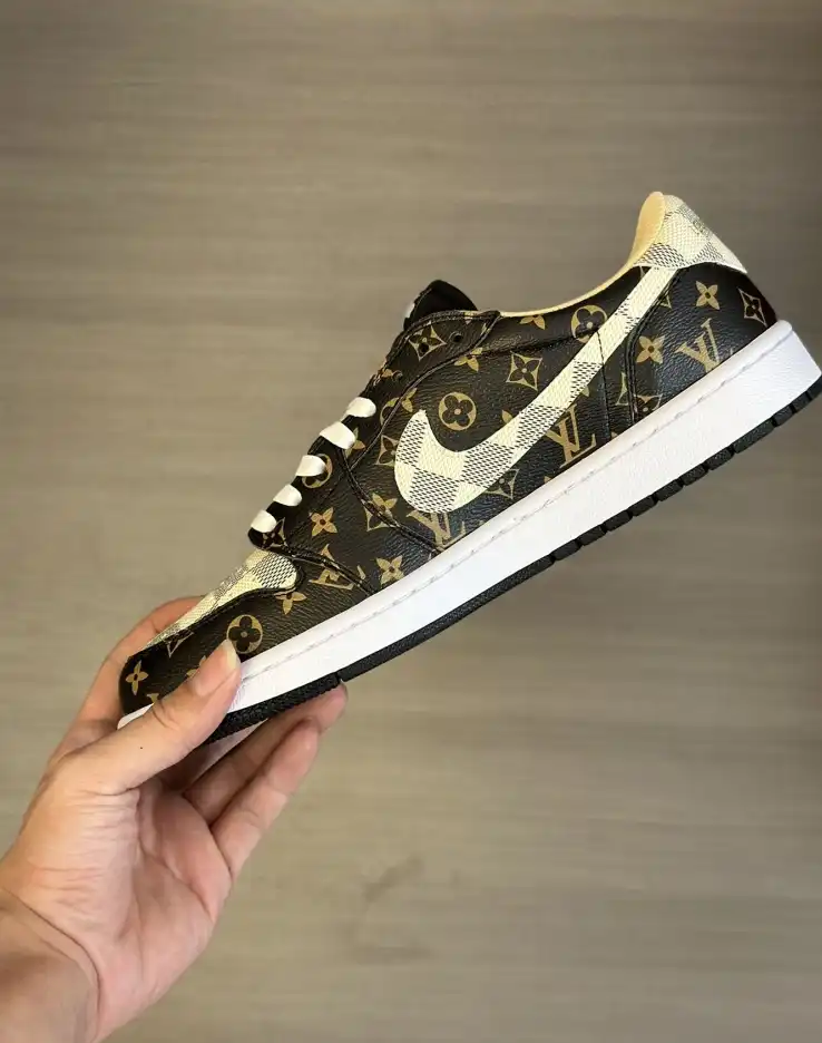 hype Louis Vuitton Sneakers