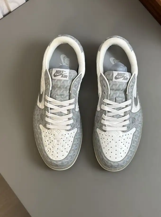 hype Louis Vuitton Sneakers