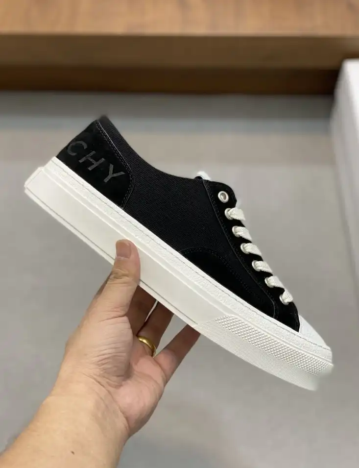 hype Givenchy Sneakers